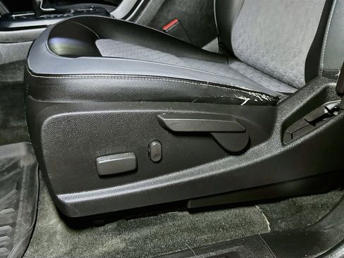 Used 2018 Chevrolet Colorado Z71 AWD/4WD image 16