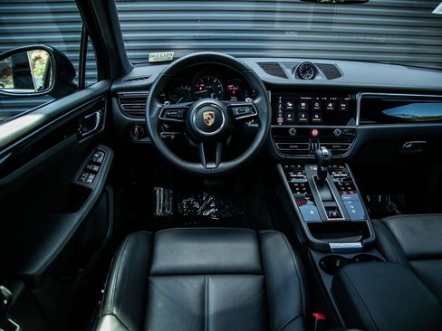 Certified 2026 Porsche Macan AWD/4WD image 12