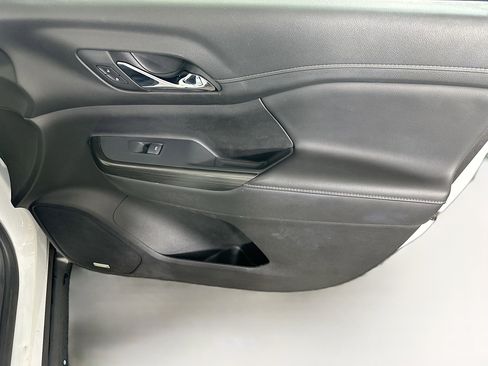 Used 2023 GMC Acadia SLT image 32