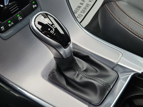 Used 2017 Volvo XC60 T6 Dynamic w/ Preferred Option Package image 17