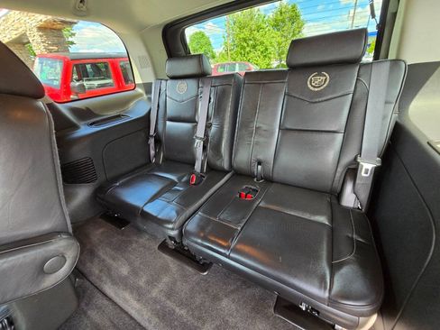 Used 2014 Cadillac Escalade Platinum AWD/4WD image 32