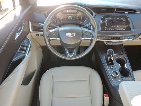 Certified 2023 Cadillac XT4 Luxury w/ Cold Weather Package image 22