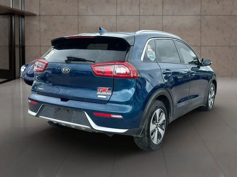 Used 2017 Kia Niro EX FWD image 18