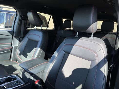 Used 2022 Ford Explorer ST-Line w/ Class IV Trailer Tow Package image 7