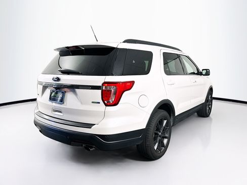 Used 2018 Ford Explorer XLT w/ Equipment Group 202A AWD/4WD image 9