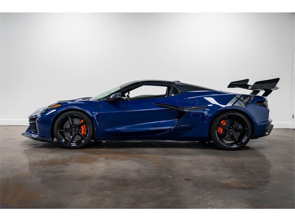 Used 2025 Chevrolet Corvette E-Ray w/ Stealth Interior Trim Package AWD/4WD image 40