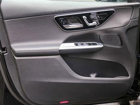 Used 2025 Mercedes-Benz GLC 350e 4MATIC image 18