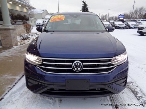 Used 2024 Volkswagen Tiguan SE image 25