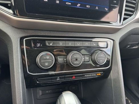 Used 2023 Volkswagen Atlas SE AWD/4WD image 32