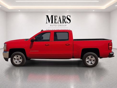 Used 2018 Chevrolet Silverado 1500 LT RWD image 2