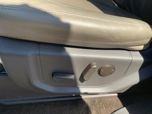 Used 2021 Ford Expedition XLT RWD image 12