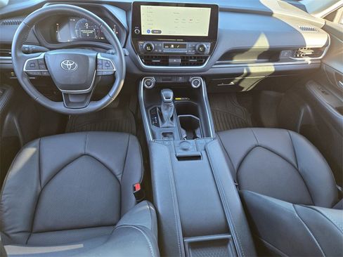 Used 2025 Toyota Grand Highlander AWD image 14
