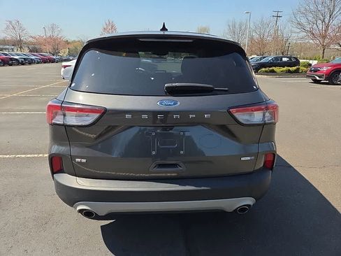 Used 2020 Ford Escape SE image 6