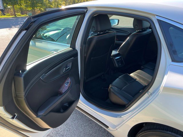 Used 2015 Chevrolet Impala LTZ FWD image 16