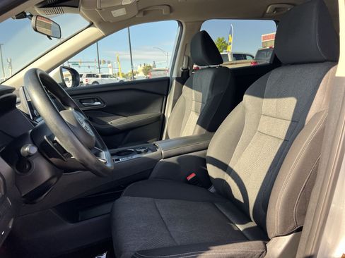 Used 2024 Nissan Rogue SV AWD/4WD image 13