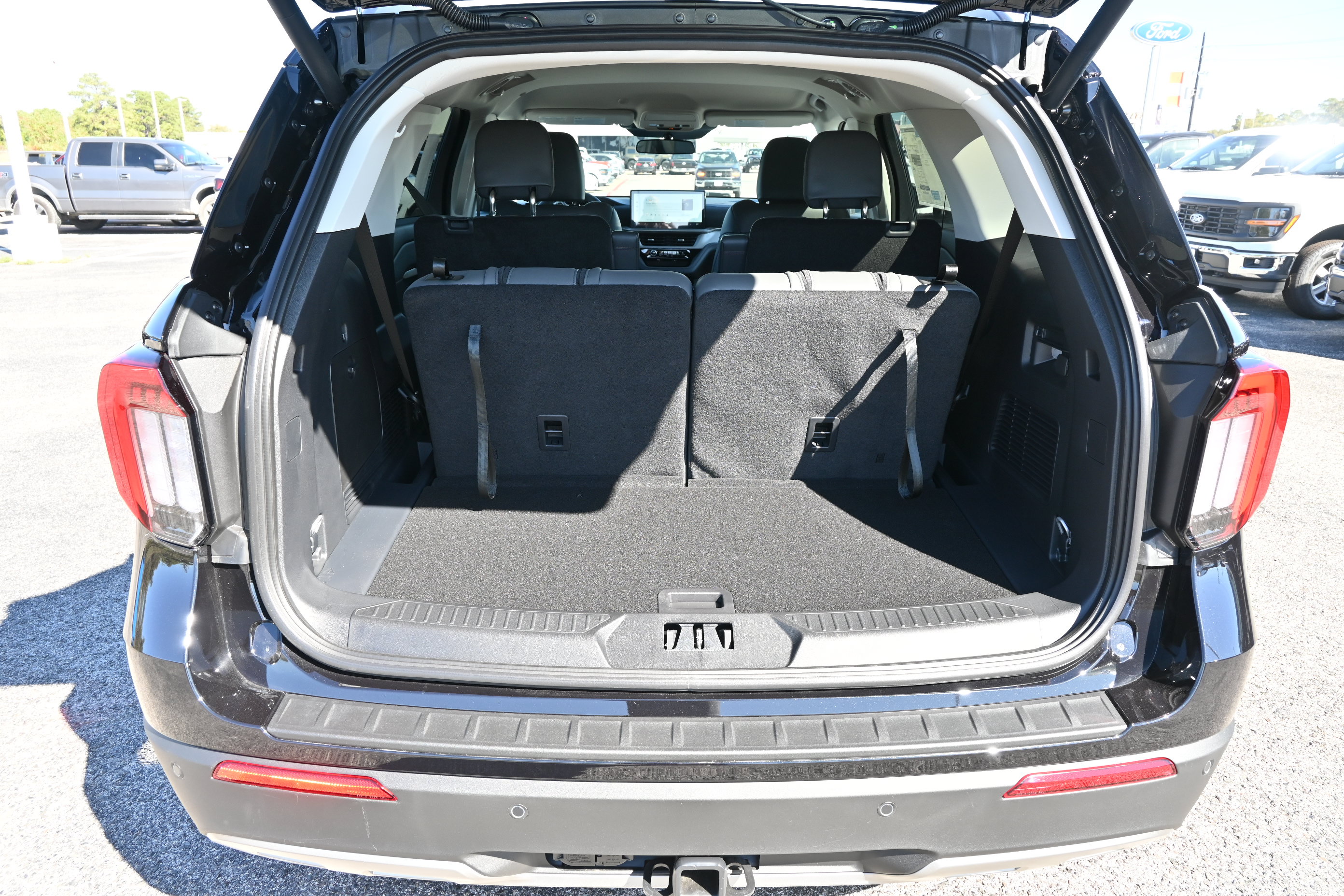 New 2026 Ford Explorer Active w/ Active Comfort Package RWD image 5