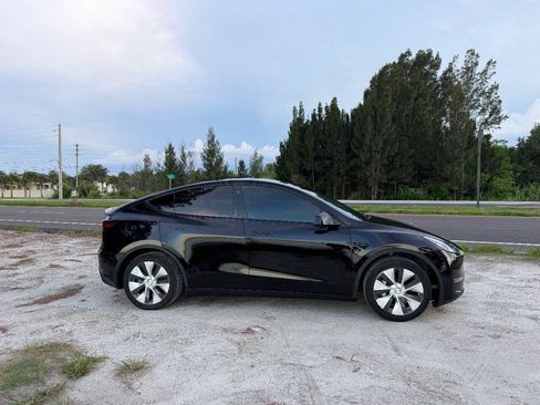 Used 2021 Tesla Model Y 2WD image 11