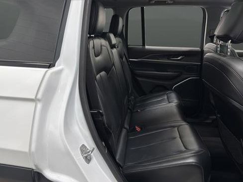 Used 2022 Jeep Grand Cherokee Limited image 2