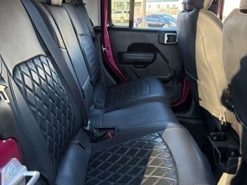 Used 2024 Jeep Gladiator Sport image 16