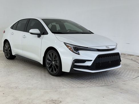 Used 2025 Toyota Corolla SE FWD image 7