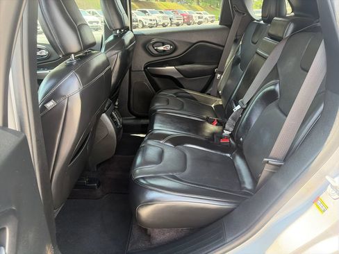 Used 2019 Jeep Cherokee Limited w/ Trailer Tow Group AWD/4WD image 24
