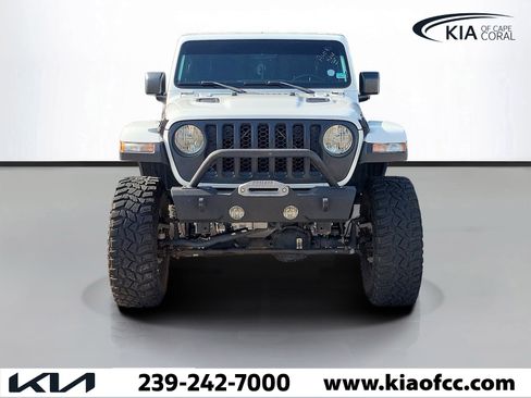 Used 2021 Jeep Gladiator Rubicon AWD/4WD image 2