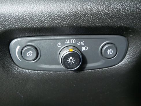 Used 2020 Chevrolet Traverse Premier AWD/4WD image 24