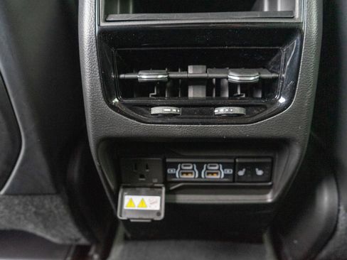 Used 2023 Jeep Grand Cherokee Limited w/ Luxury Tech Group II AWD/4WD image 31