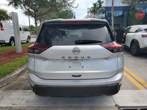 Certified 2024 Nissan Rogue S FWD image 5