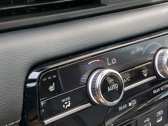 Used 2025 Honda Pilot Touring image 17