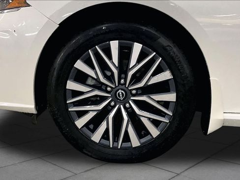 Used 2023 Nissan Altima 2.5 SV AWD/4WD image 11