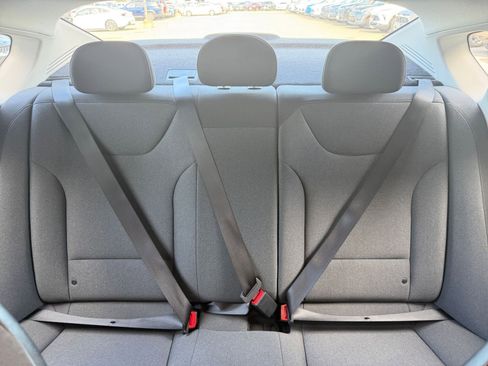 Used 2025 Kia K4 LXS image 39