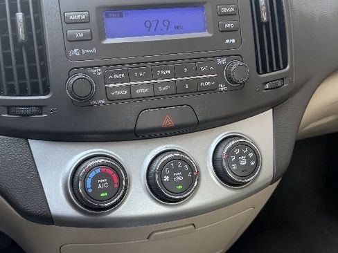 Used 2010 Hyundai Elantra GLS FWD image 14