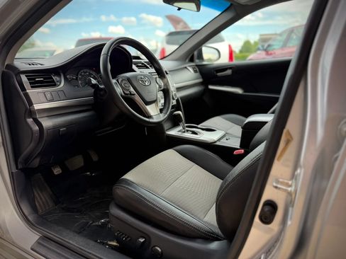 Used 2014 Toyota Camry SE w/ Moonroof Package FWD image 8