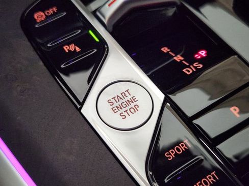 Used 2025 BMW X5 sDrive40i w/ M Sport Package image 21