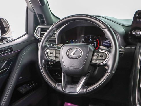 Used 2025 Lexus LX 600 4WD w/ Luxury Package image 13
