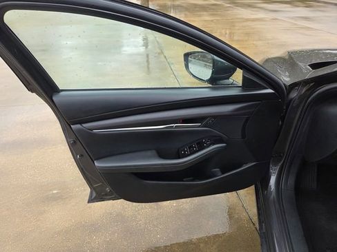Used 2021 MAZDA MAZDA3 s image 23