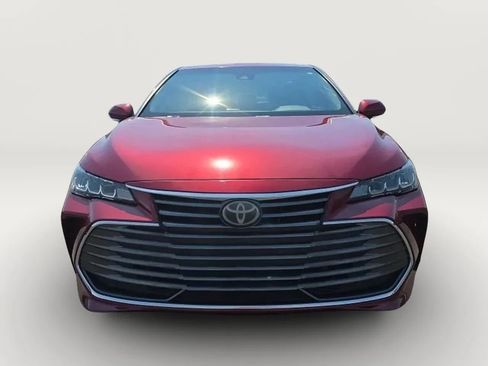 Used 2019 Toyota Avalon XLE FWD image 4
