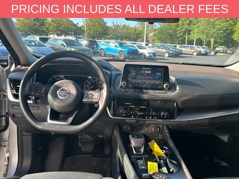 Used 2021 Nissan Rogue SV FWD image 2