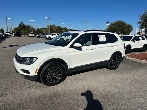 Used 2021 Volkswagen Tiguan SE w/ Panoramic Sunroof Package image 12