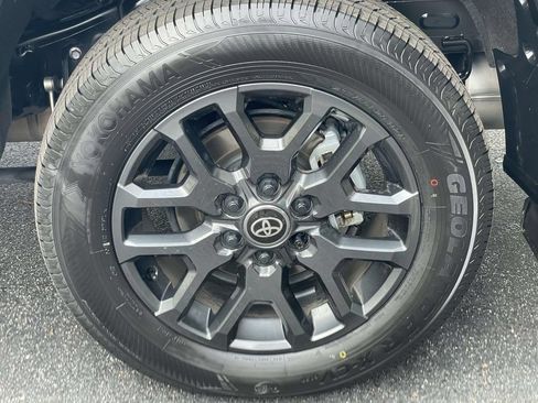 Used 2025 Toyota Sequoia Platinum AWD/4WD image 7
