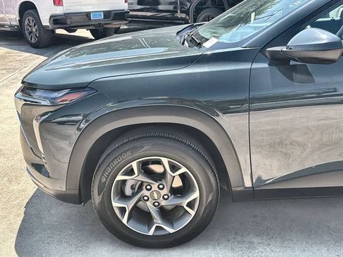 Used 2025 Chevrolet Trax LT FWD image 31