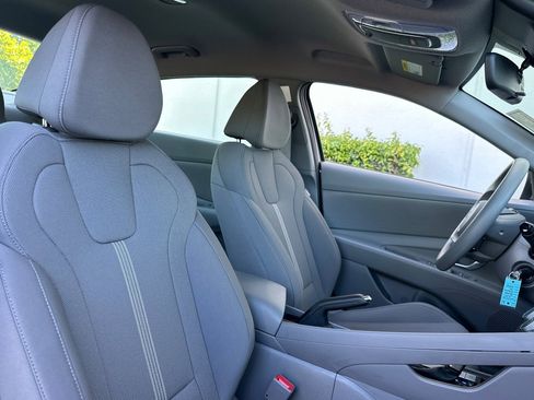 Used 2025 Hyundai Elantra SE FWD image 30