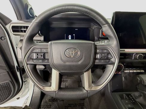 Certified 2025 Toyota 4Runner TRD Off-Road Premium AWD/4WD image 13