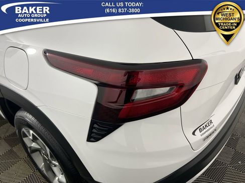 Certified 2024 Chevrolet Trax LT w/ Driver Confidence Package image 35