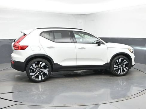Used 2023 Volvo XC40 B5 Ultimate w/ Protection Package Premier AWD/4WD image 9