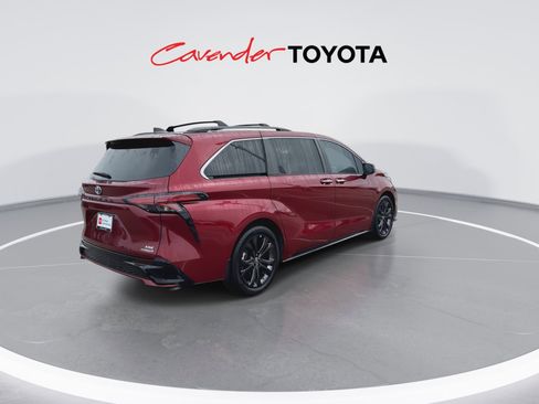 Certified 2024 Toyota Sienna XSE image 8