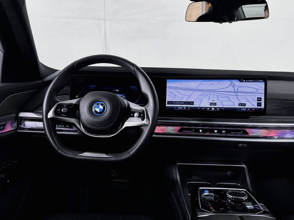 Used 2023 BMW i7 xDrive60 AWD/4WD image 13