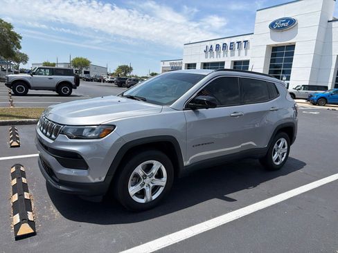 Used 2023 Jeep Compass Latitude w/ Convenience Group AWD/4WD image 6