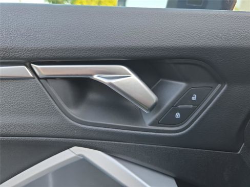 Used 2025 Audi Q3 2.0T Premium image 11